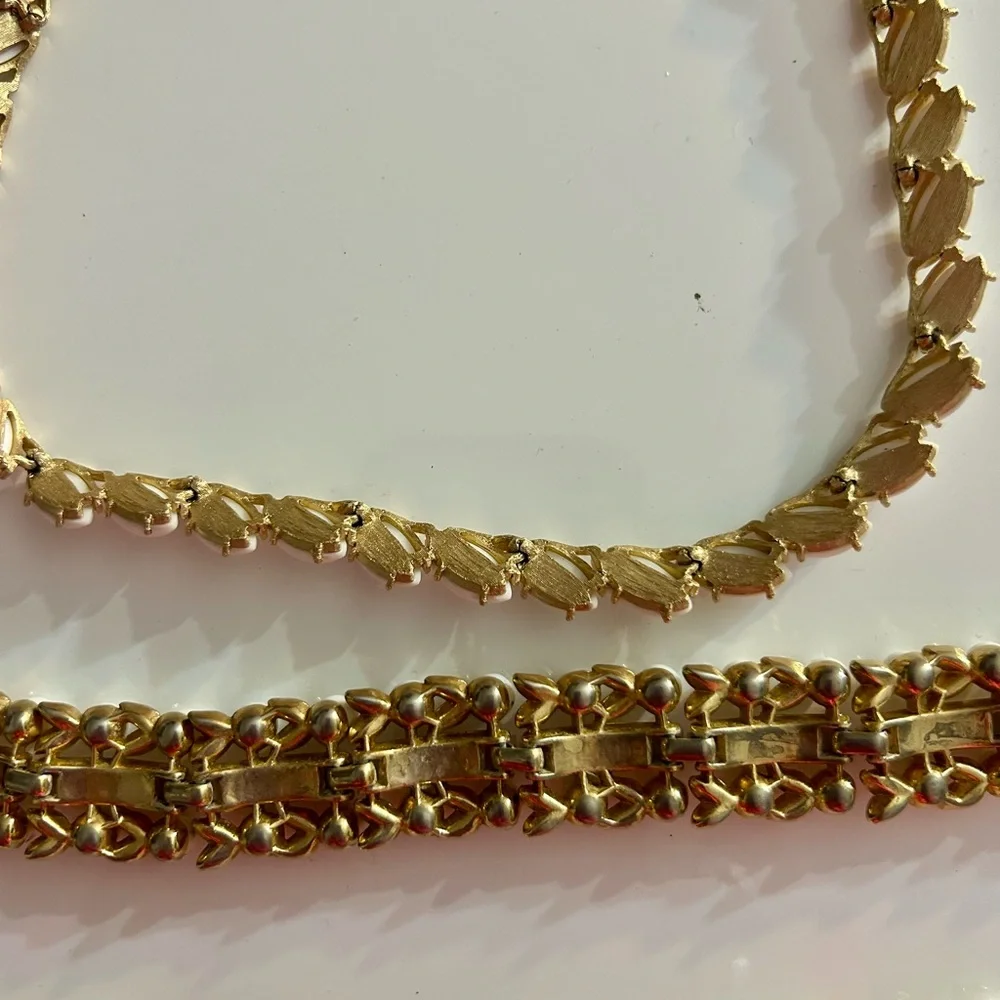 Gorgeous vintage Crown TRIFARI set necklace bracelets